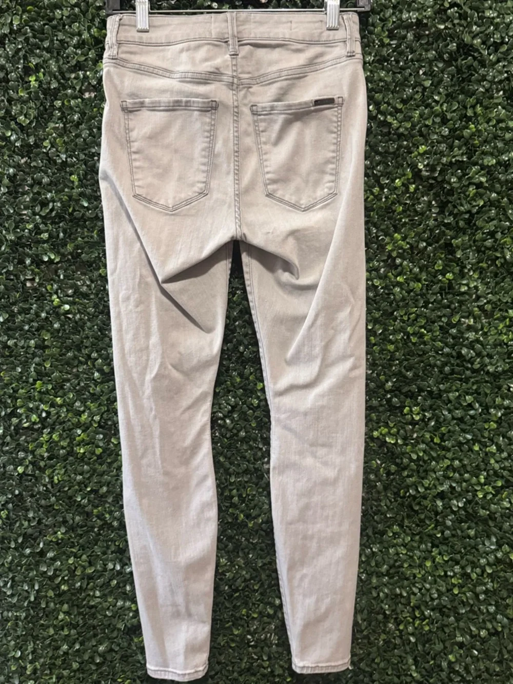 WHBM HIGH-RISE DENİM LEGGING
JEANIE DENIM IN GRAY CHARCOAL WASH - Picture 5 of 16